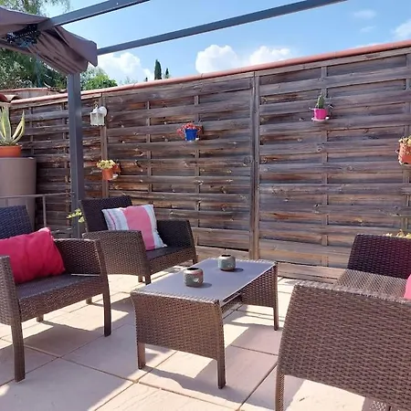 Une Pause Dans Le Sud. 98 M2.plain Pied. Piscine . * Villemolaque