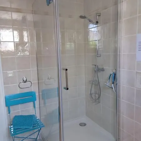 Une Pause Dans Le Sud. 98 M2.plain Pied. Piscine . Casa de Férias