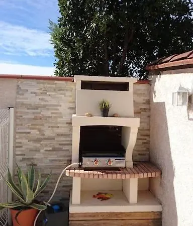 Une Pause Dans Le Sud. 98 M2.plain Pied. Piscine . Casa de Férias Villemolaque
