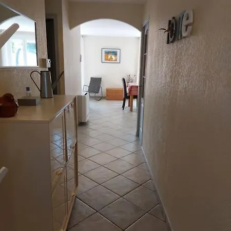 Une Pause Dans Le Sud. 98 M2.plain Pied. Piscine . Casa de Férias