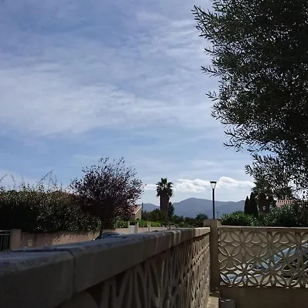 Casa de Férias Une Pause Dans Le Sud. 98 M2.plain Pied. Piscine . *
