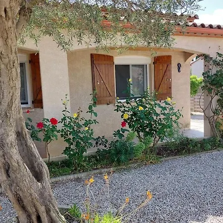 Casa de Férias Une Pause Dans Le Sud. 98 M2.plain Pied. Piscine . Villemolaque