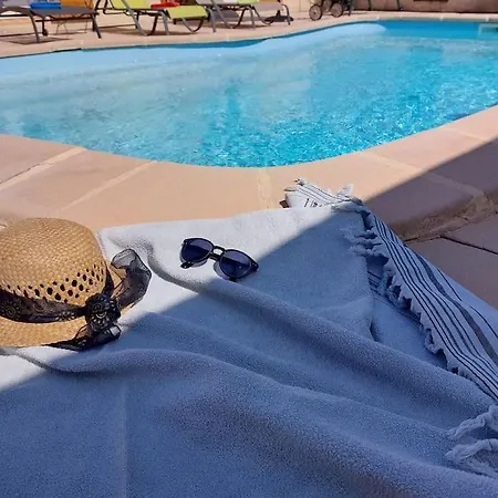 Une Pause Dans Le Sud. 98 M2.plain Pied. Piscine .