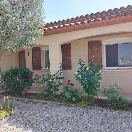 Casa de Férias Une Pause Dans Le Sud. 98 M2.plain Pied. Piscine . *