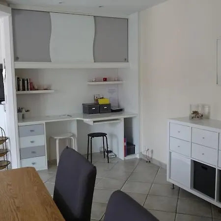 Une Pause Dans Le Sud. 98 M2.plain Pied. Piscine . Villemolaque