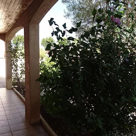 Une Pause Dans Le Sud. 98 M2.plain Pied. Piscine . Casa de Férias