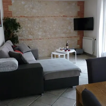 Casa de Férias Une Pause Dans Le Sud. 98 M2.plain Pied. Piscine .